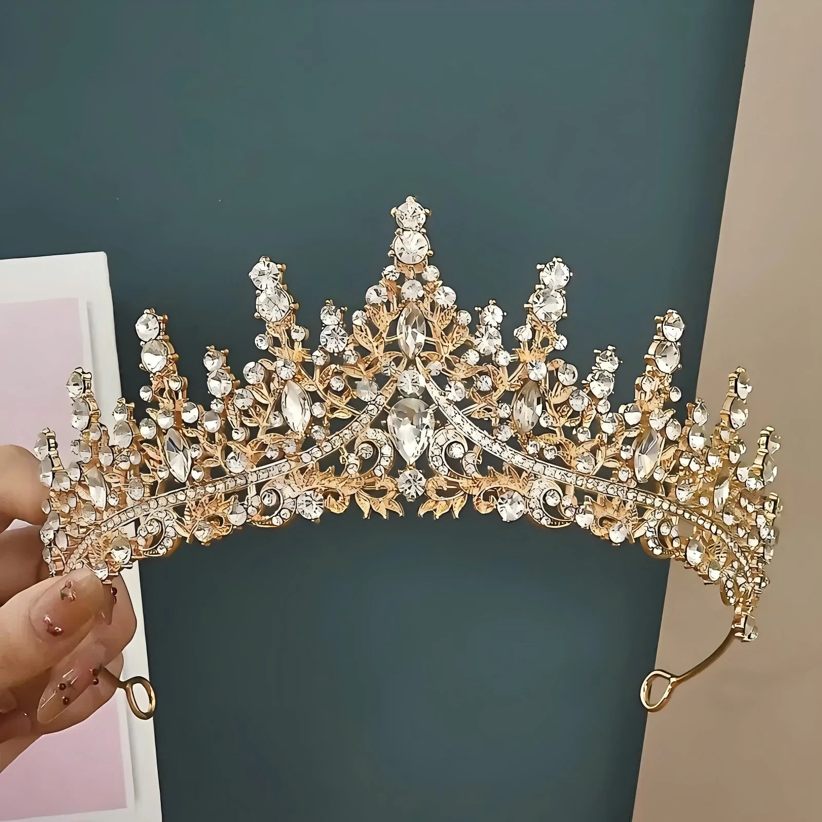 1pc Luxury Jewelry Hair Accessories Exquisite Rhinestone Tiaras for Party Weddings Photography Props Perfect Gift Women's Crown